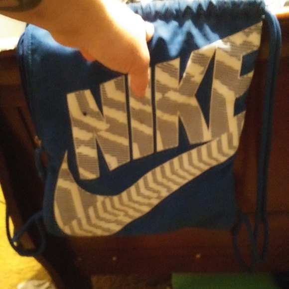 Nike Drawstring Bag - Picture 2 of 2